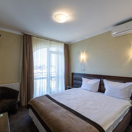 Avalon Palace Ternopil Exterior foto