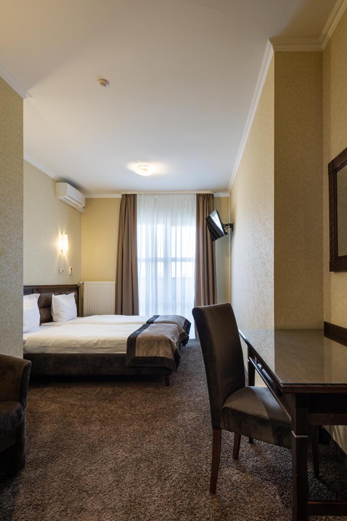 Avalon Palace Ternopil Exterior foto