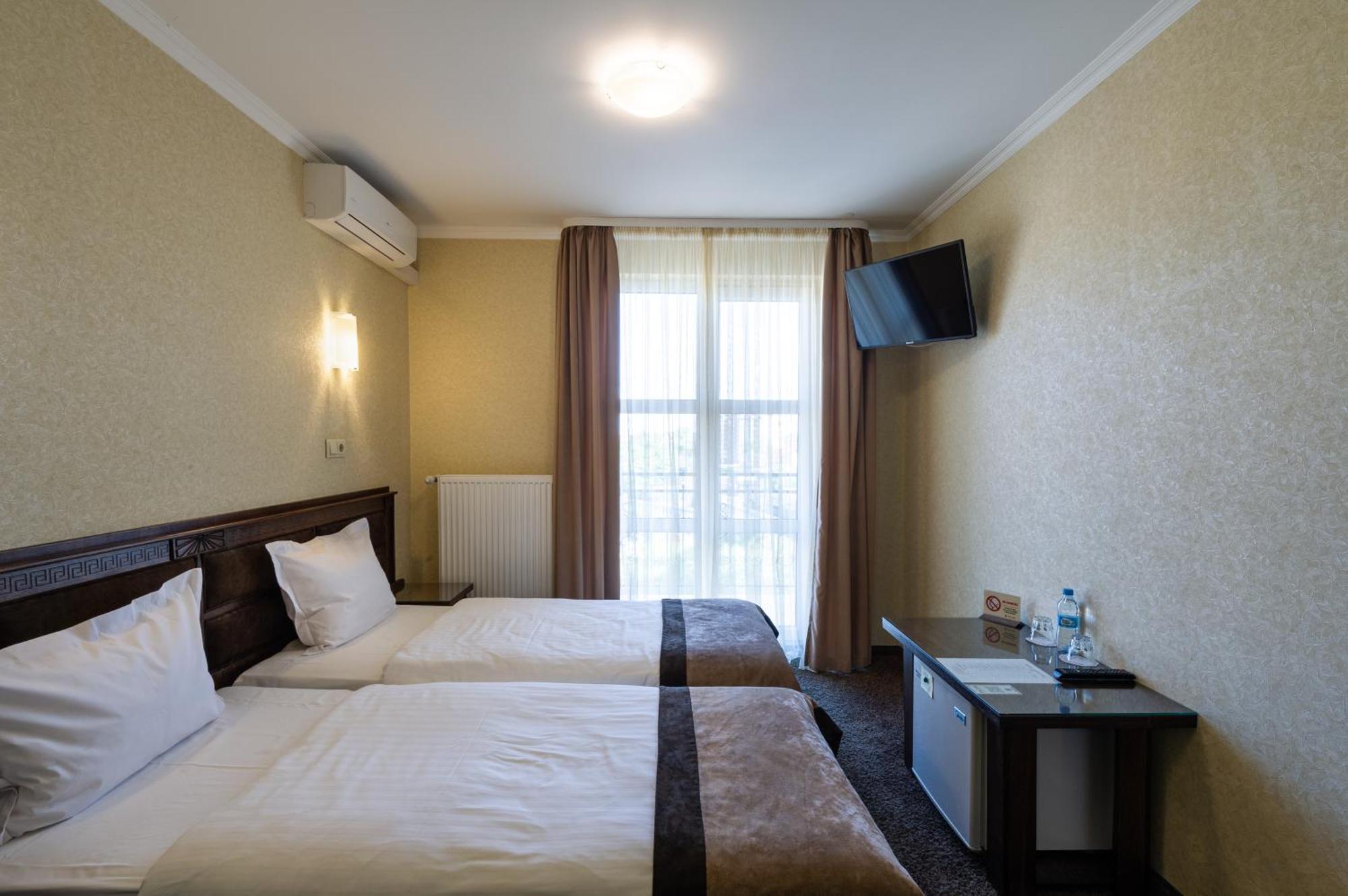 Avalon Palace Ternopil Exterior foto