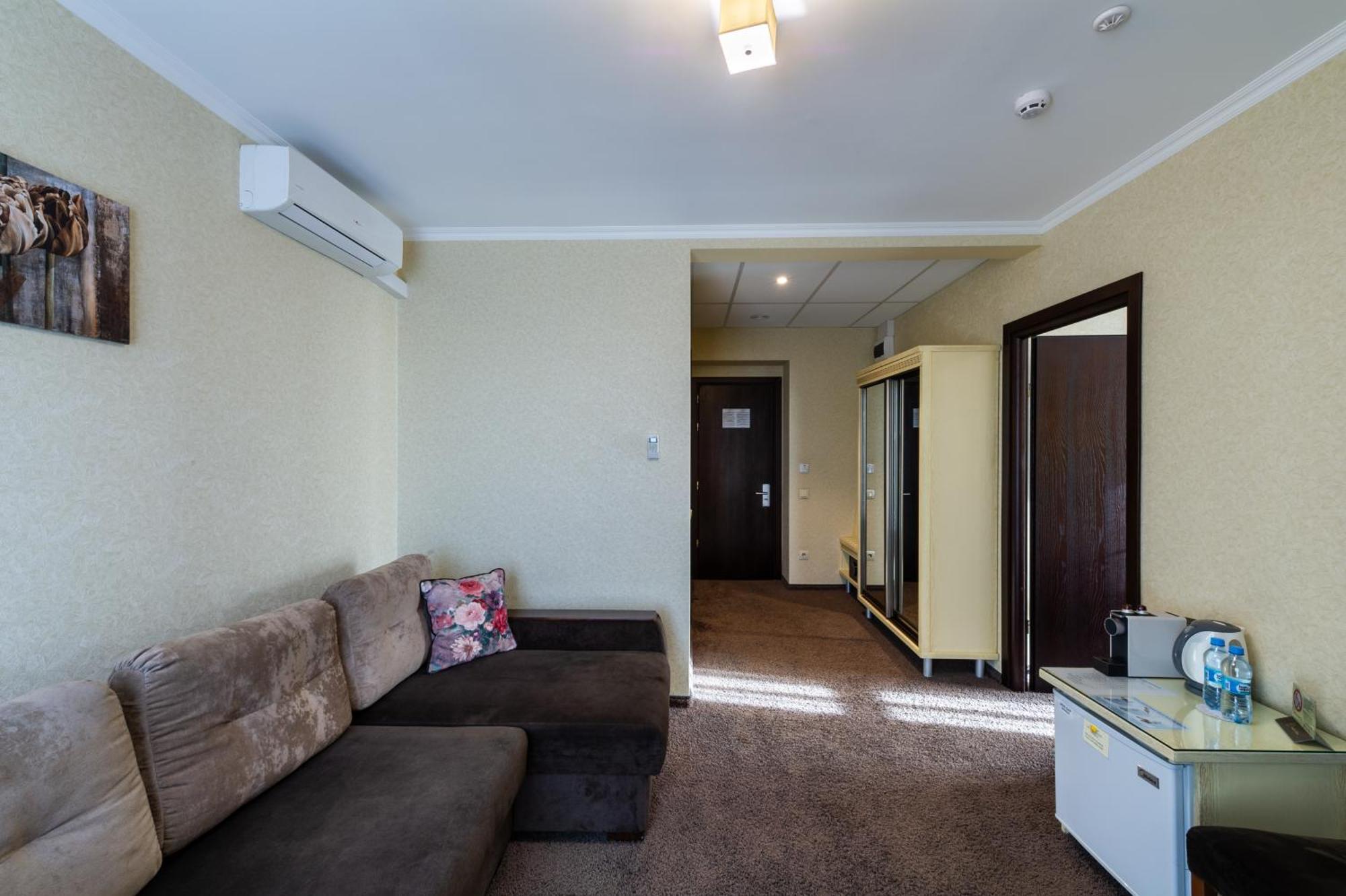 Avalon Palace Ternopil Exterior foto
