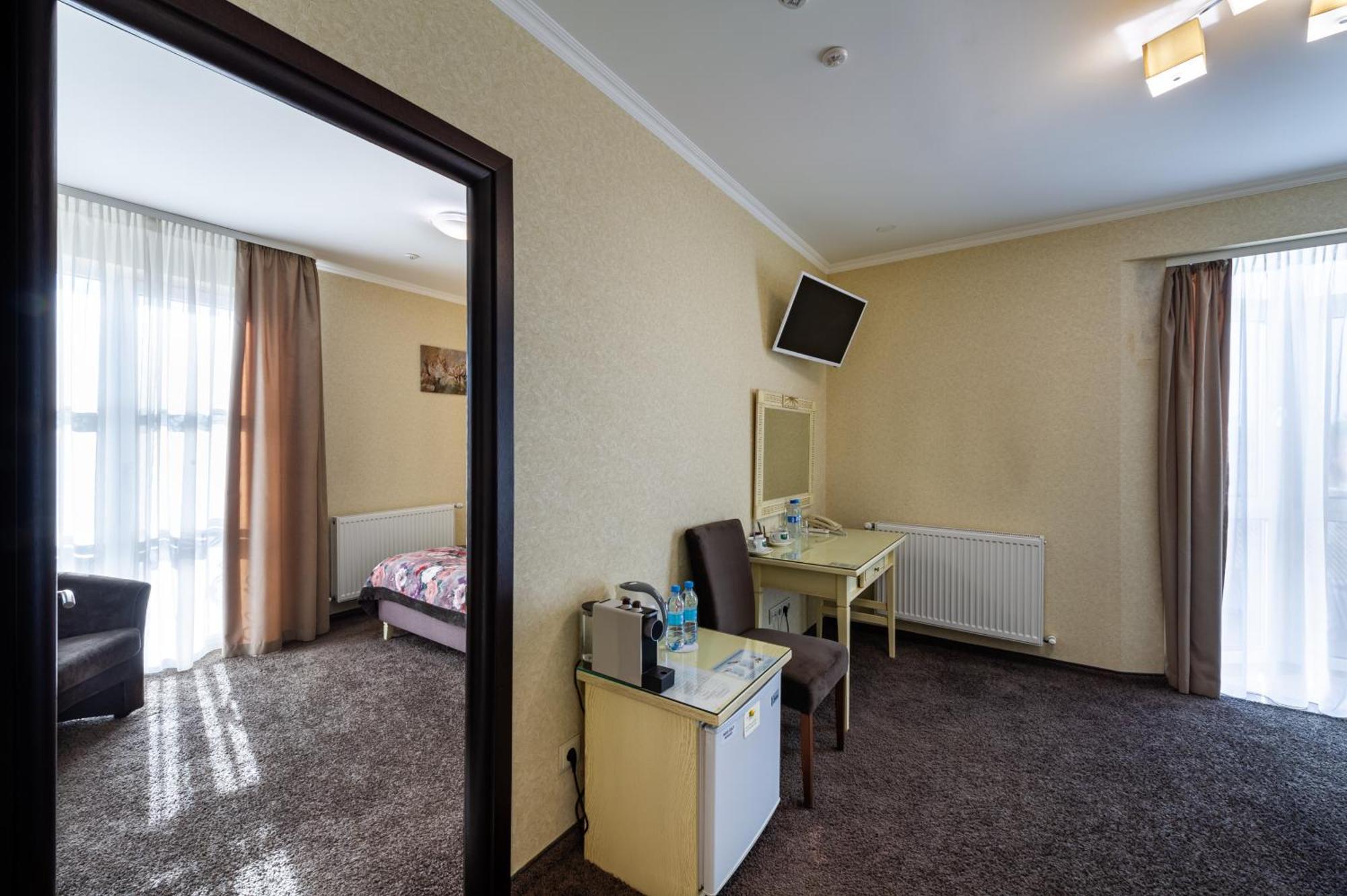 Avalon Palace Ternopil Exterior foto