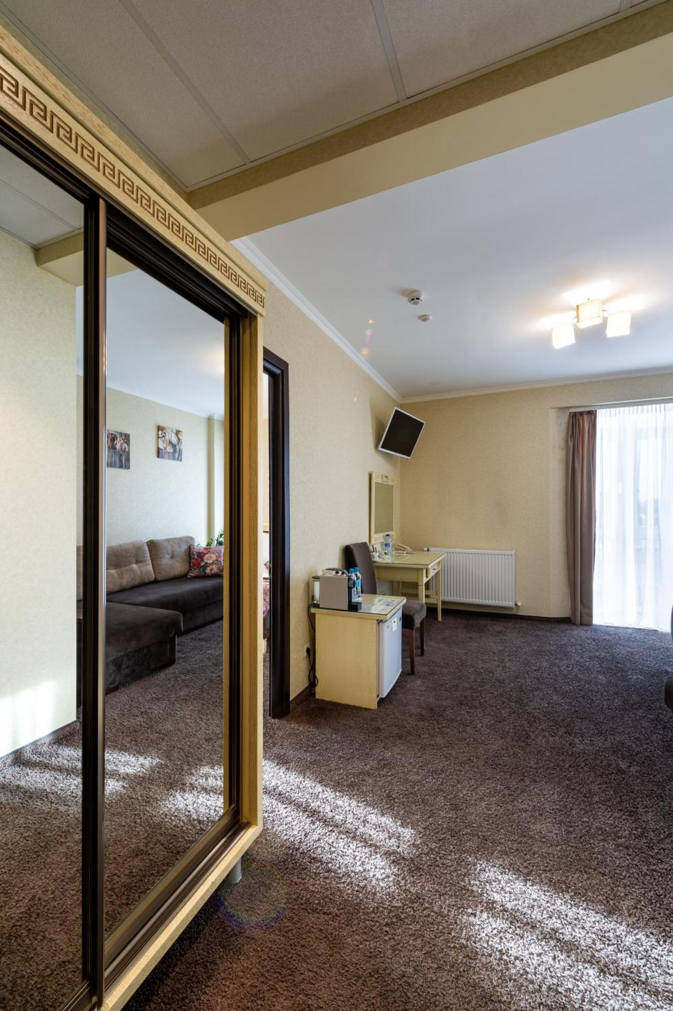 Avalon Palace Ternopil Exterior foto