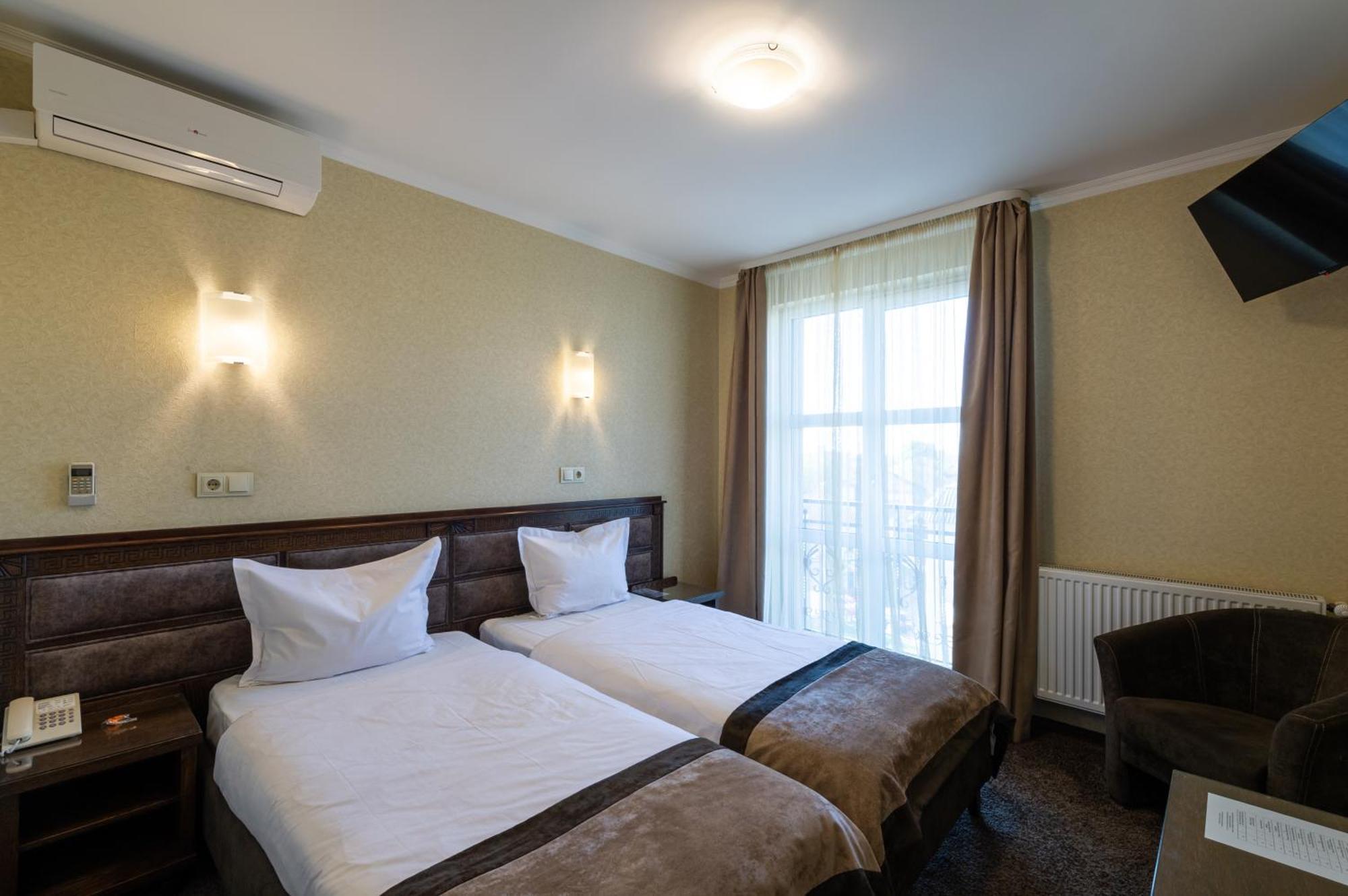 Avalon Palace Ternopil Exterior foto